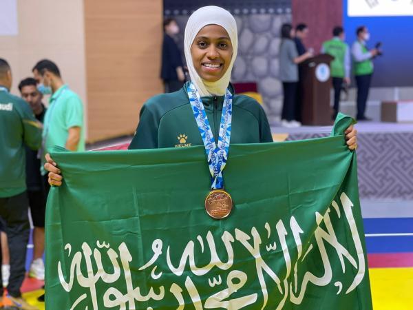 دنيا أبوطالب أول لاعبة سعودية تحصل على ميدالية في بطولة العالم للتايكواندو