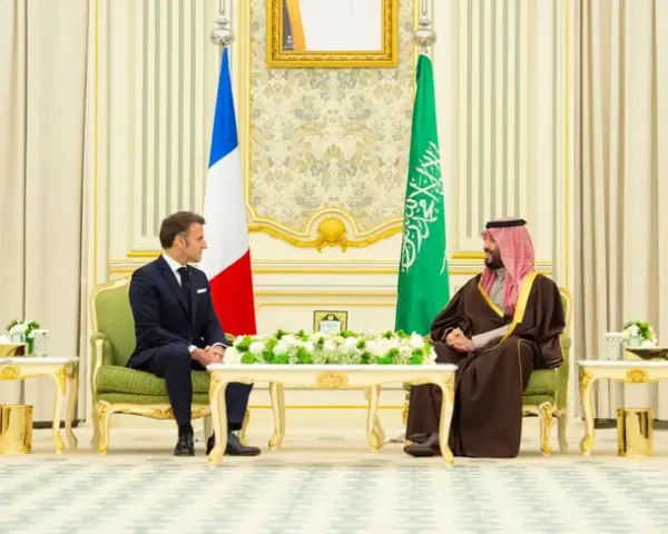 ولي العهد السعودي والرئيس الفرنسي يبحثان هاتفياً التطورات في المنطقة