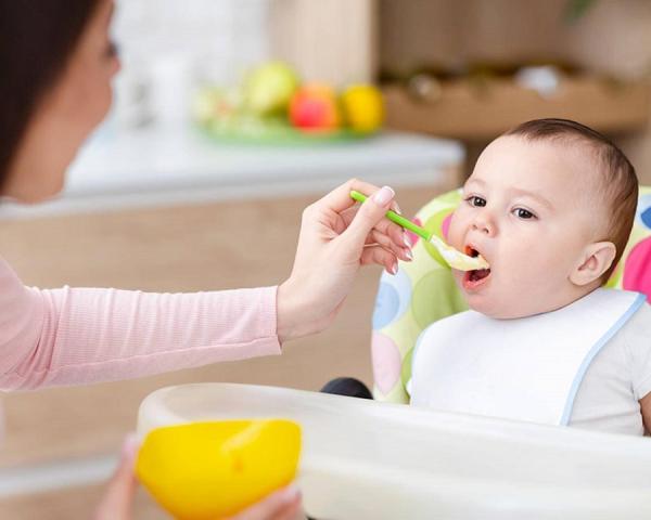 الغذاء التكميلي للرضع