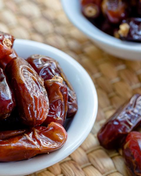 فوائد التمر للبطن
