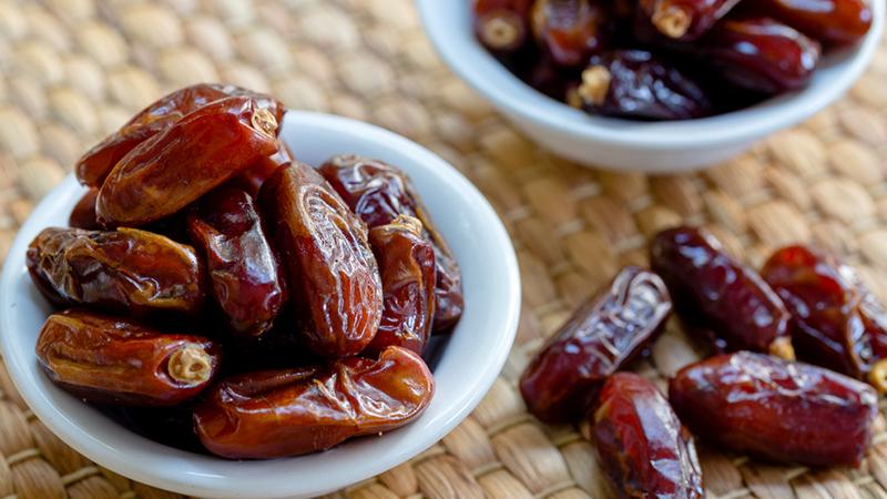 فوائد التمر للبطن