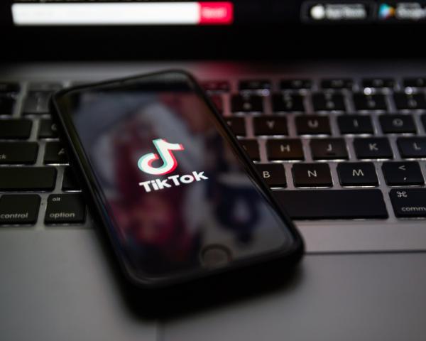 أوراكل تسعى للاستحواذ على تيك توك في الولايات المتحدة