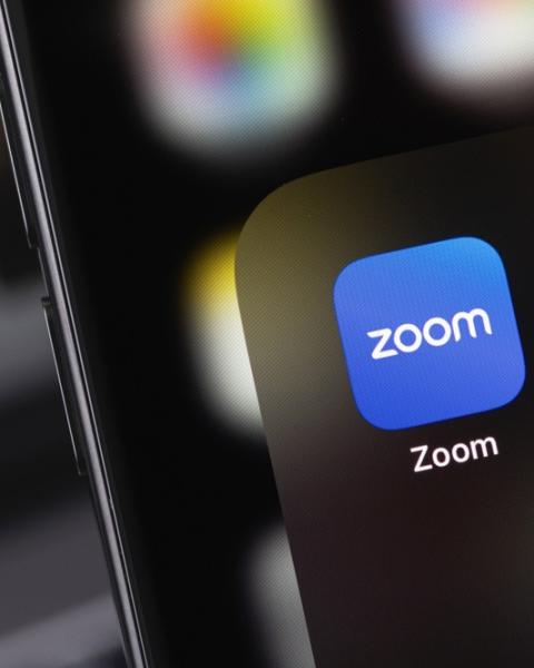 زووم تطلق تحديثات جديدة لتعزيز الذكاء الصناعي في منصتها
